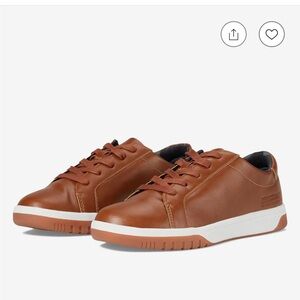 Boys Kenneth Cole Reaction Leather Sneakers NWOT Sz 2